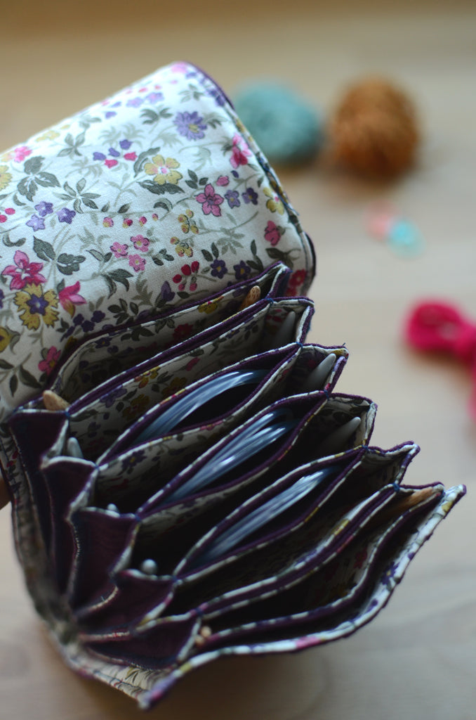 knitting needle organizer for circular knitting needle sets