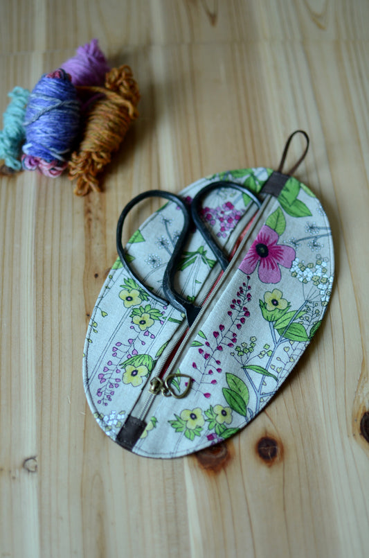 Notion bag for knitting crochet accessories