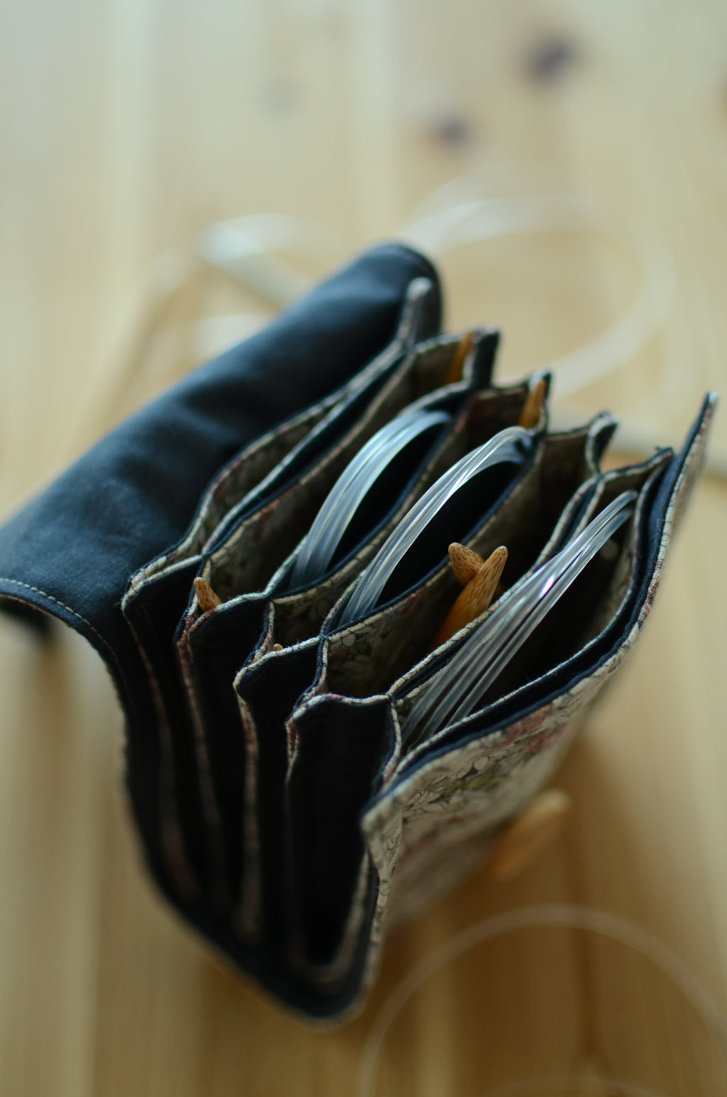 Circular knitting needle organizer