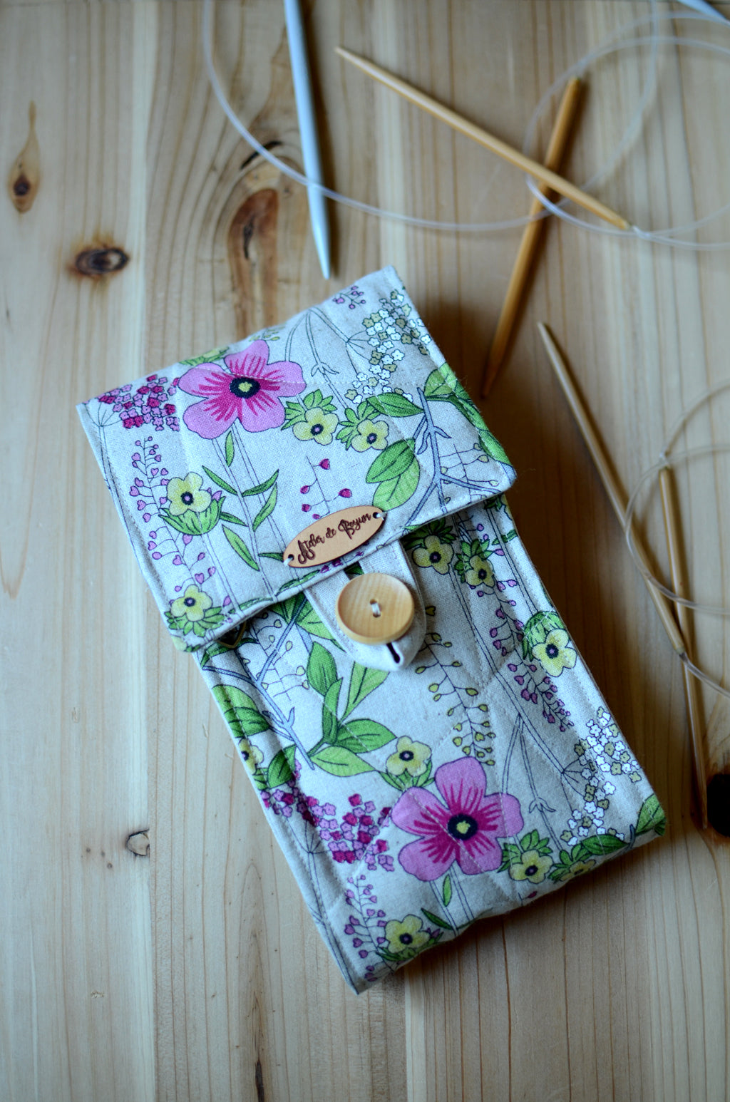 Knitting needle storage for Circular needles with notion zipper pocket