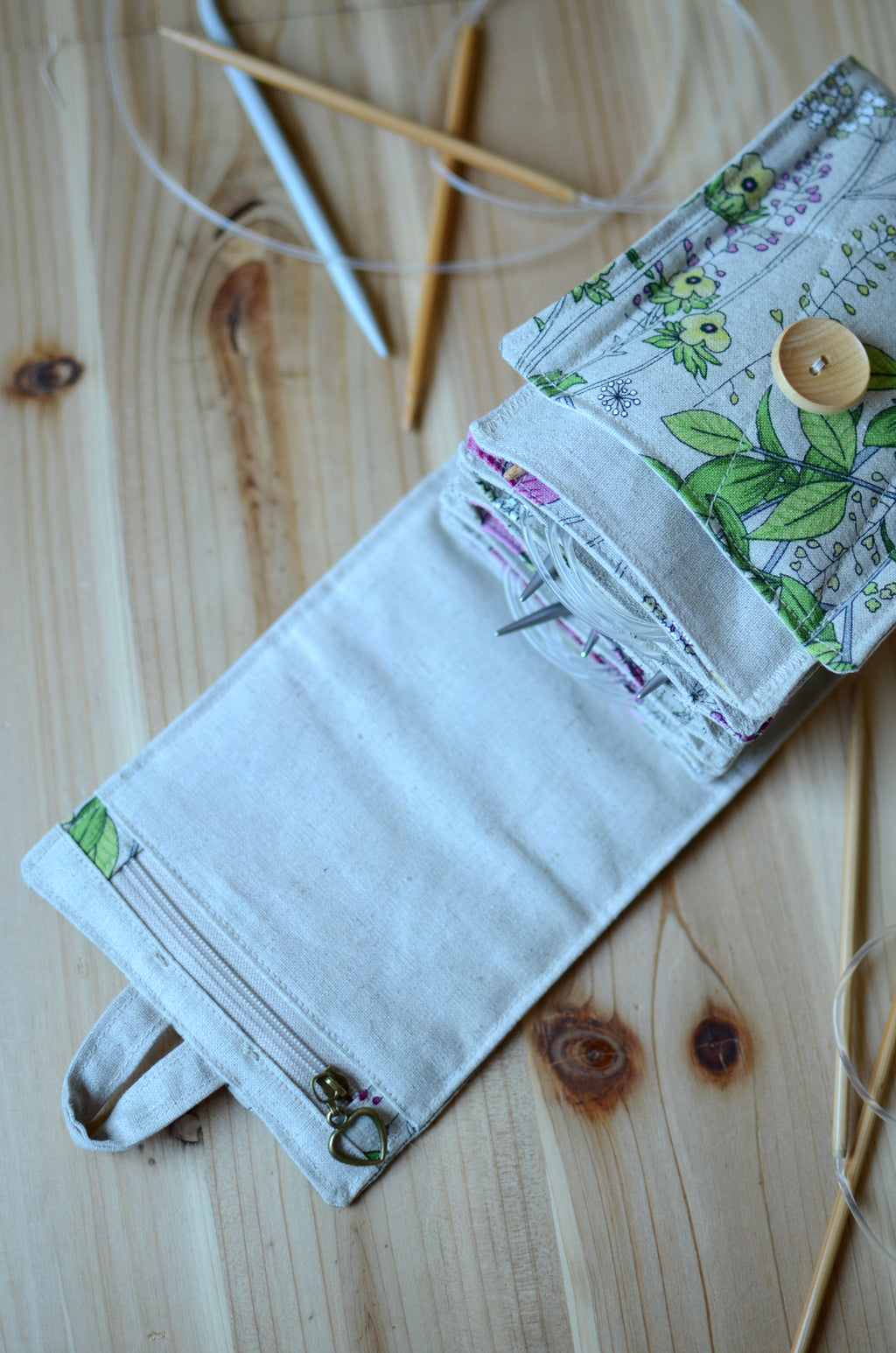 Knitting needle storage for Circular needles with notion zipper pocket