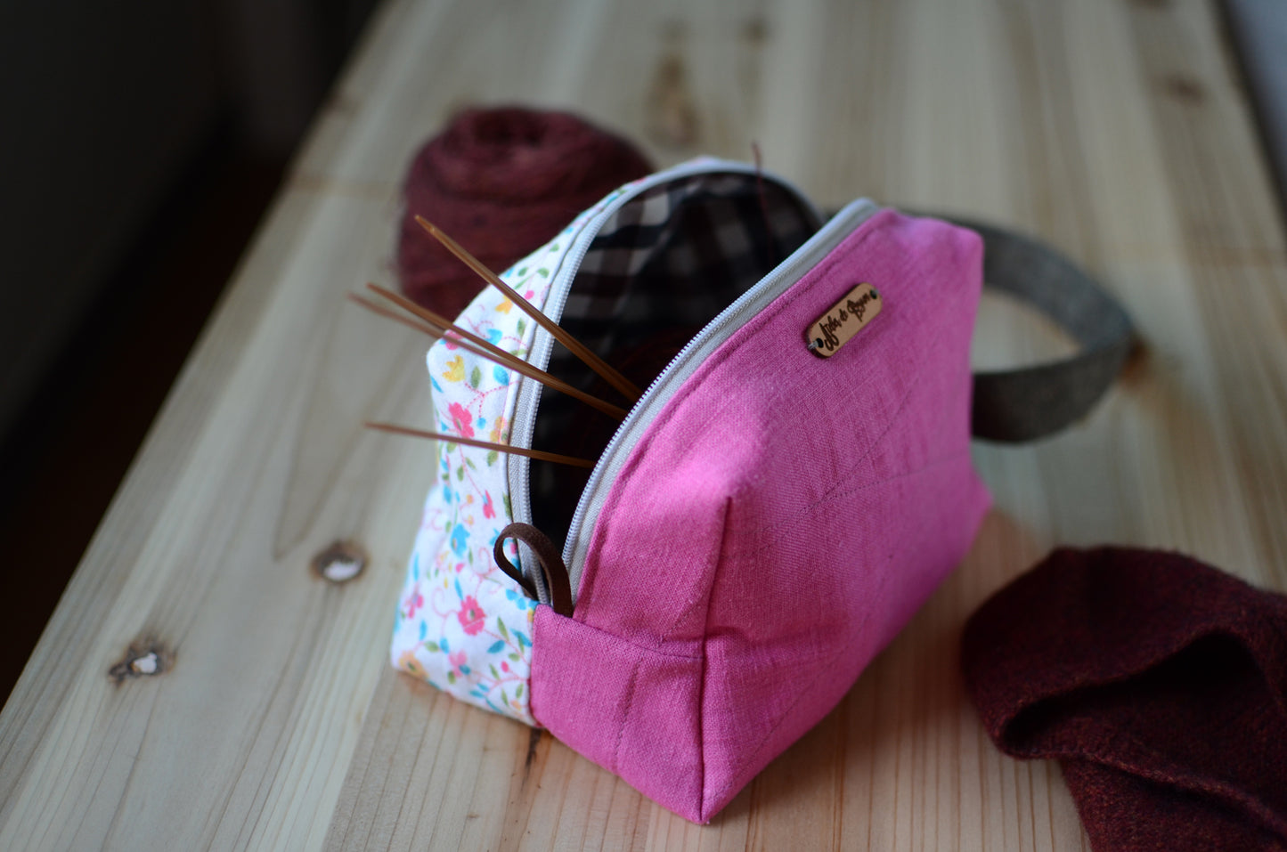 Small project bag for easy travel knitting/ magenta