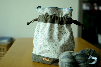 Project bag/ print on natural linen/ zipper pocket for accessories/ Print on Linen