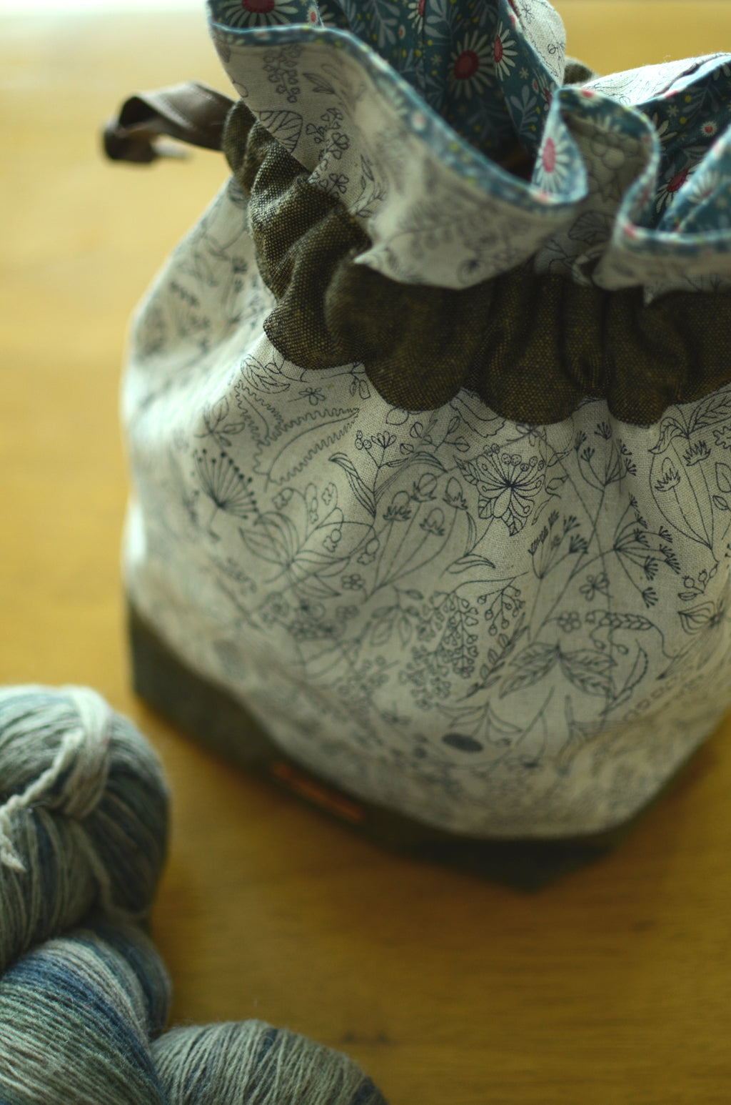 Project bag/ print on natural linen/ zipper pocket for accessories/ Print on Linen