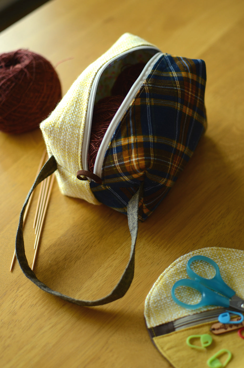 Sock knitting bag with handle