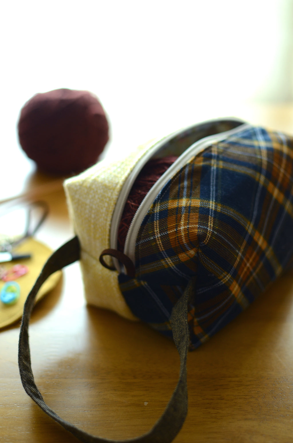 Sock knitting bag with handle