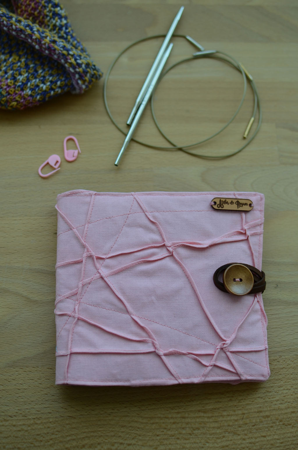 Great summer vacation knit companion. Carry more than 20 interchangeable knitting needle tips and more!