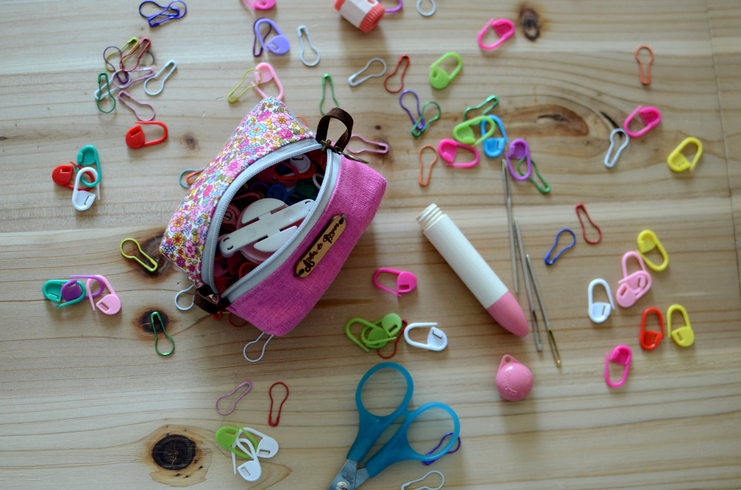 Progress keeper holder/ notion mini box pouch with zipper closure/ Magenta flower