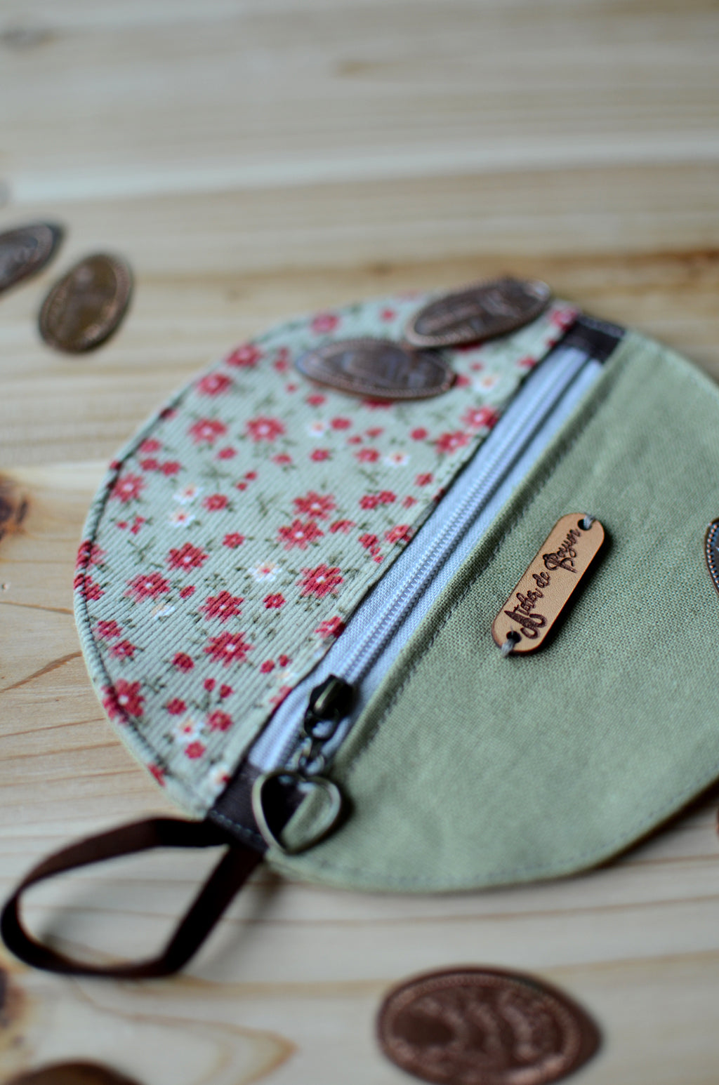 Unique zipper wallets: great for coins, earphones, credit cards and toiletries