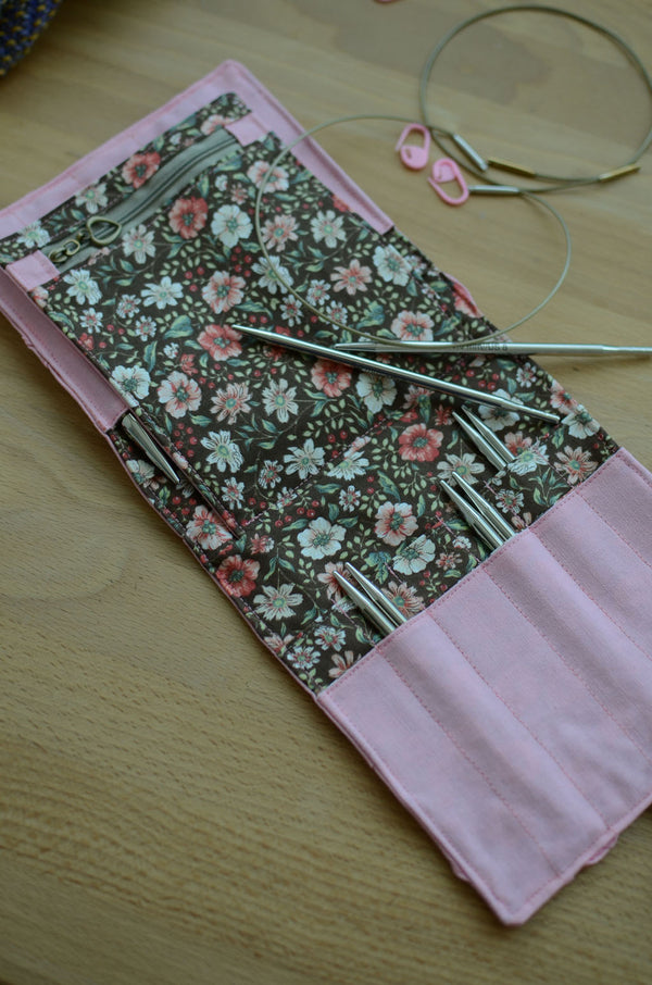 Perfect summer vaction knitting needle case with style: great for full -  Atelier de Soyun
