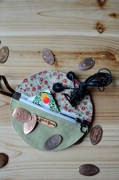 Unique zipper wallets: great for coins, earphones, credit cards and toiletries