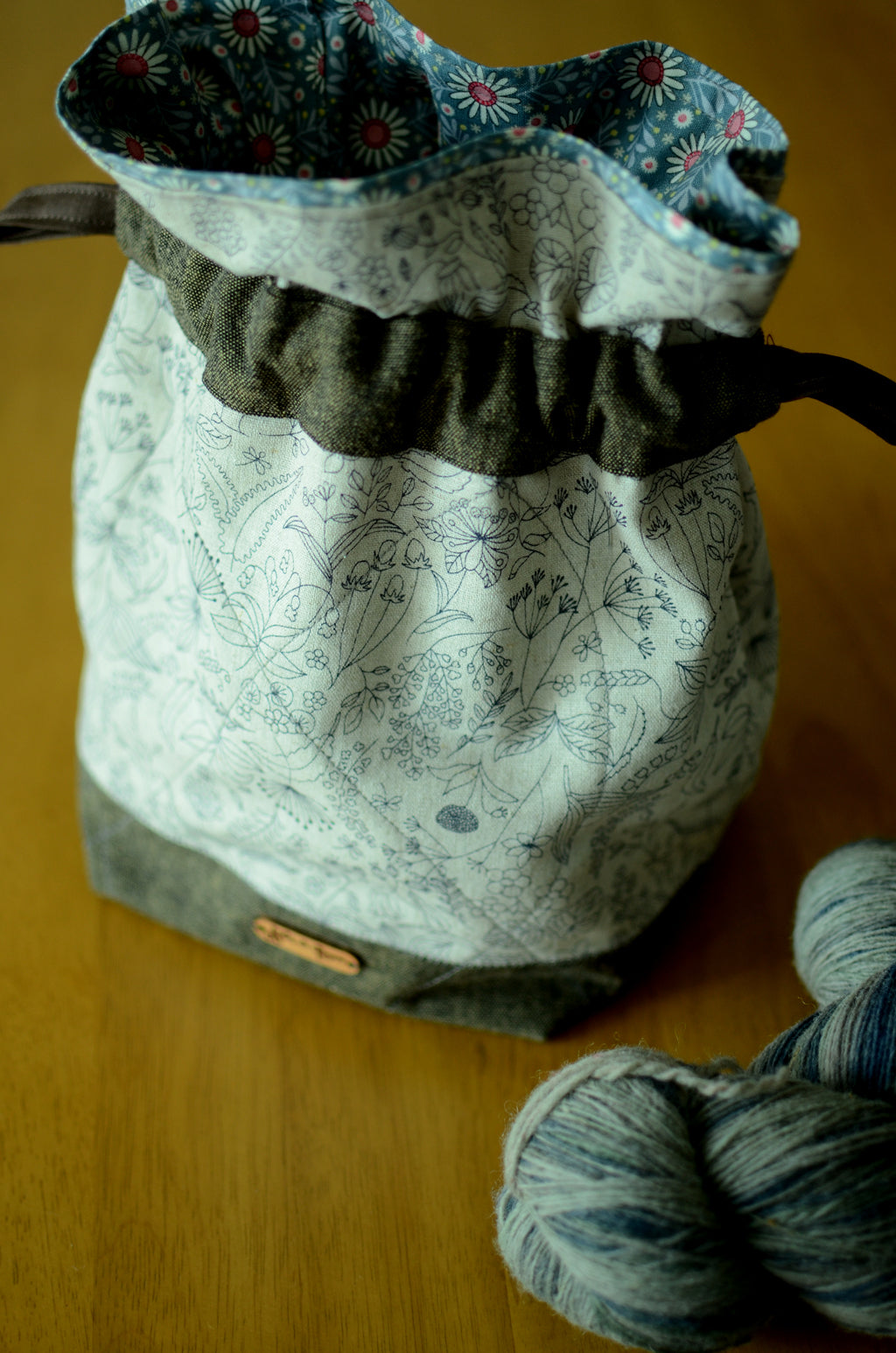 Project bag/ print on natural linen/ zipper pocket for accessories/ Print on Linen