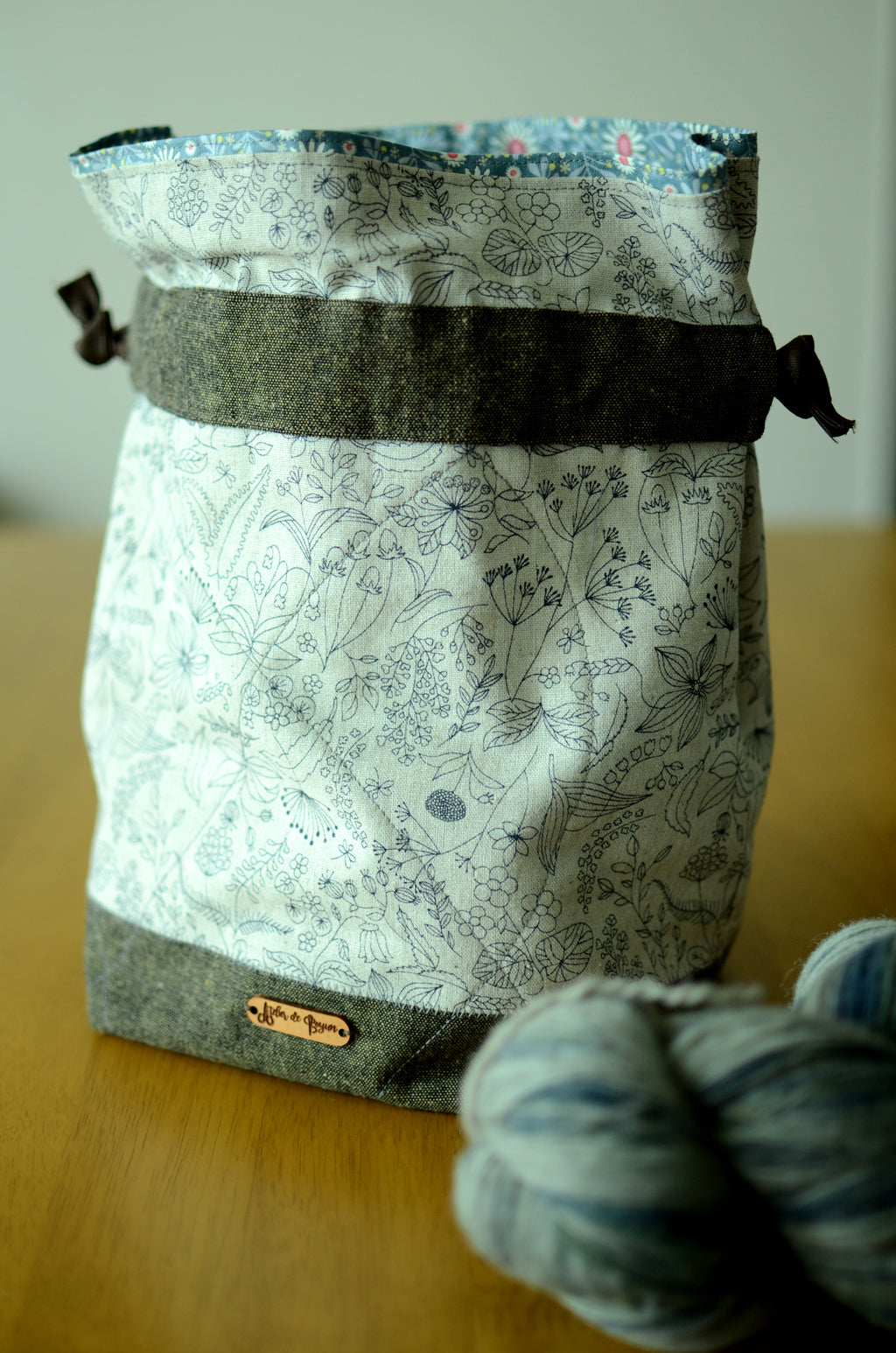 Project bag/ print on natural linen/ zipper pocket for accessories/ Print on Linen