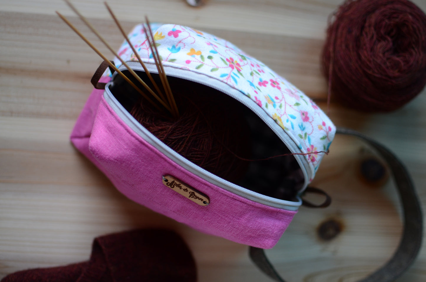 Small project bag for easy travel knitting/ magenta