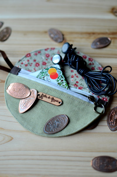Unique zipper wallets: great for coins, earphones, credit cards and toiletries