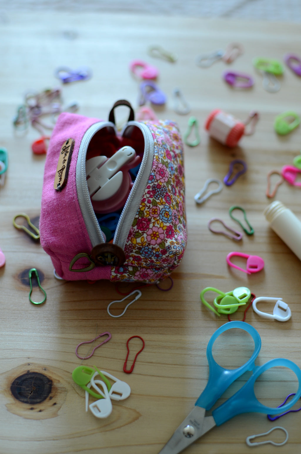 Progress keeper holder/ notion mini box pouch with zipper closure/ Magenta flower