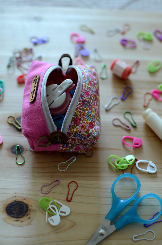 Progress keeper holder/ notion mini box pouch with zipper closure/ Magenta flower