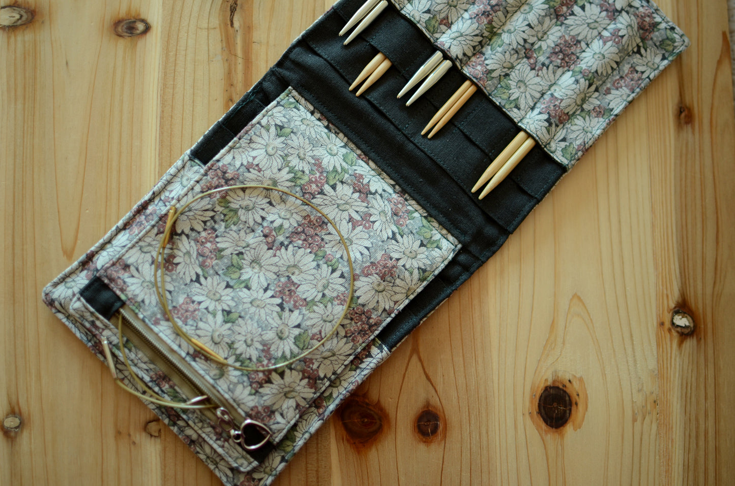 Interchangeable knitting needle case for more than a full set/ big knitting needle storage/ print on natrual linen