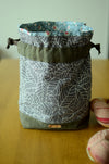 Project bag/ print on natural linen/ zipper pocket for accessories/ Grey leaves