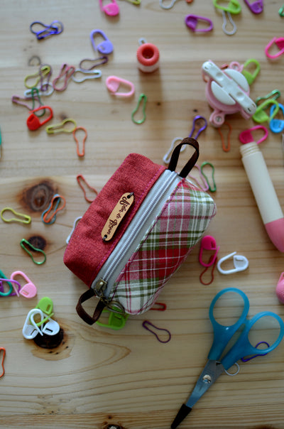 Perfect stitch marker/ progress keeper/ mini scissors pouch / Holiday check