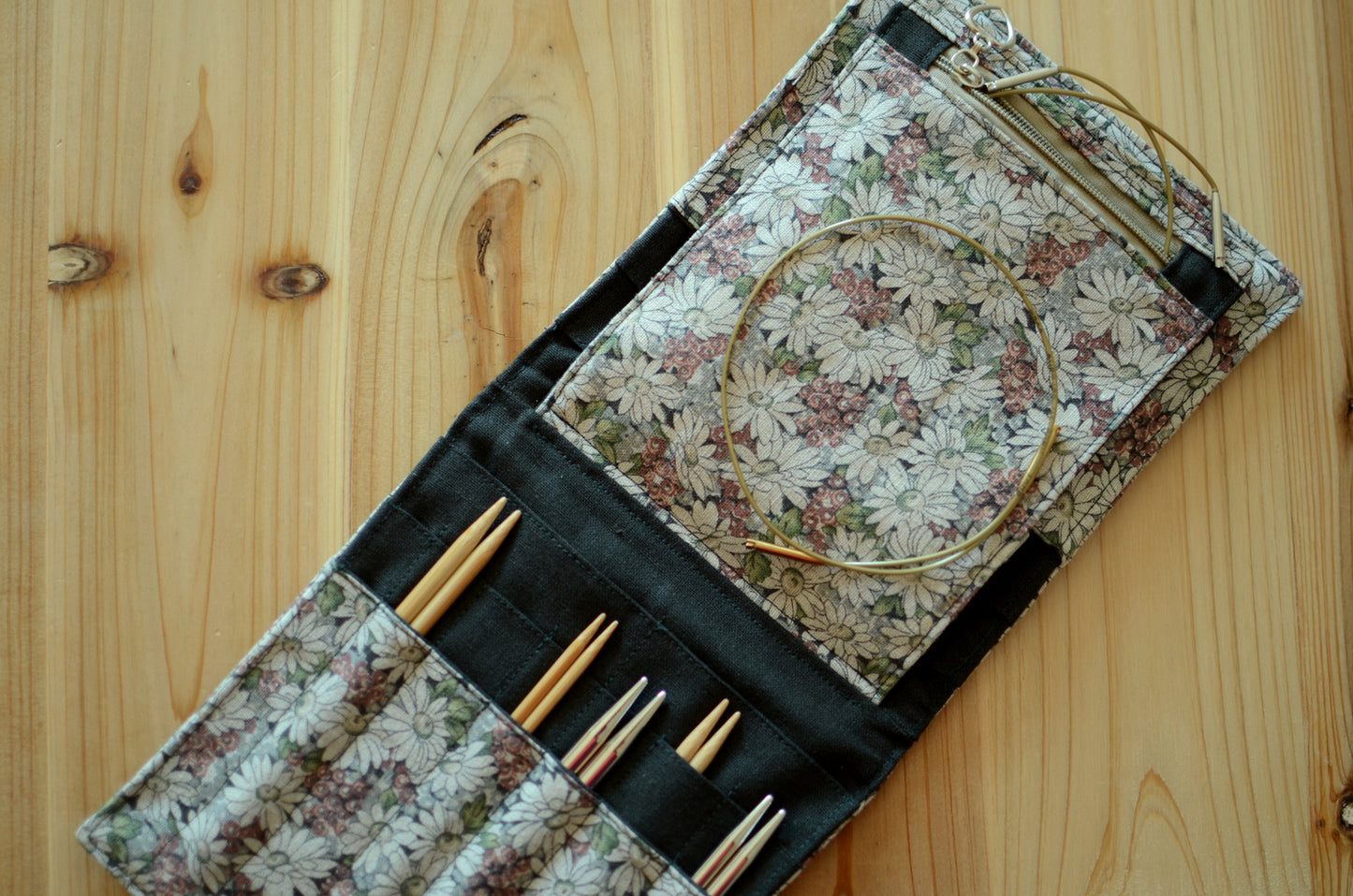 Interchangeable knitting needle case for more than a full set/ big knitting needle storage/ print on natrual linen