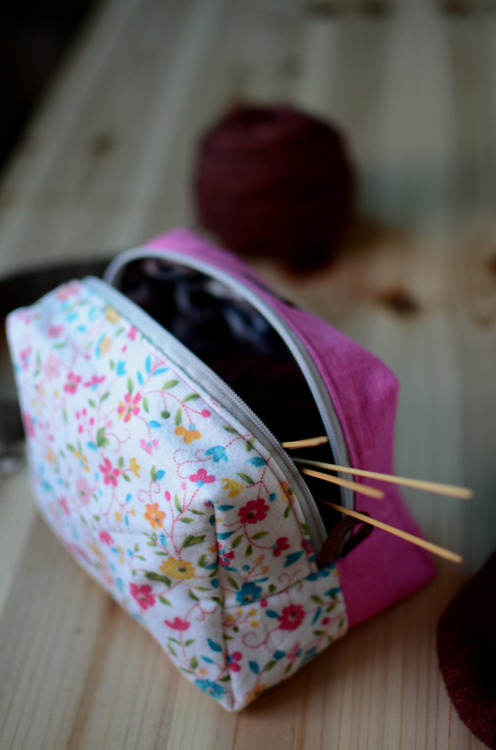 Small project bag for easy travel knitting/ magenta