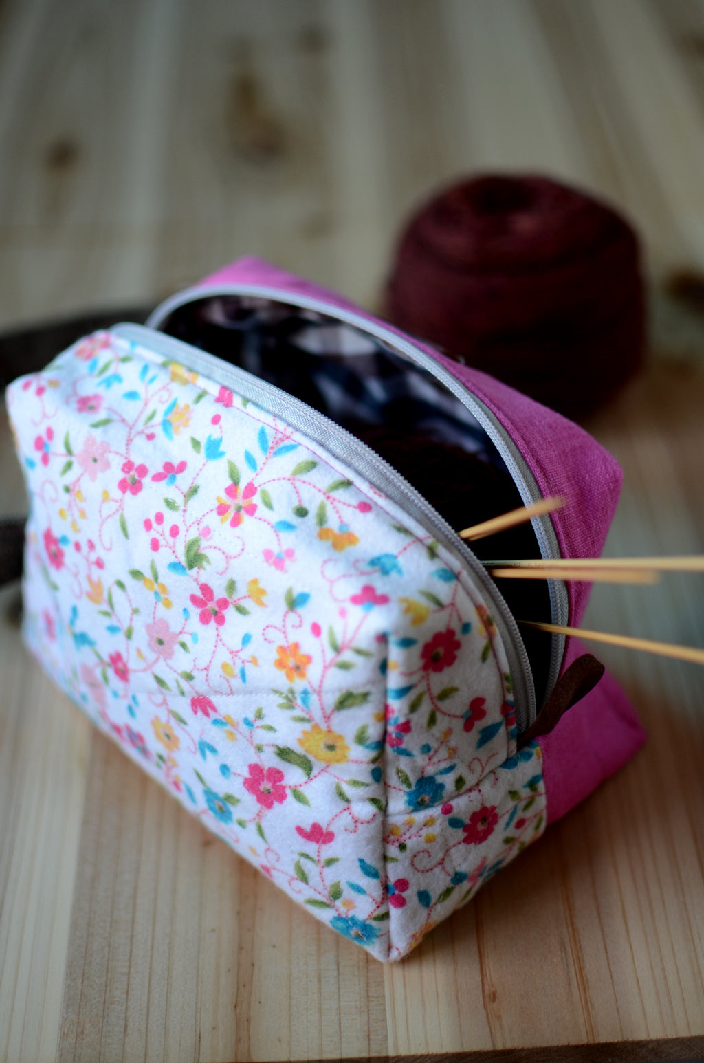 Small project bag for easy travel knitting/ magenta