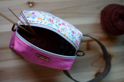 Small project bag for easy travel knitting/ magenta
