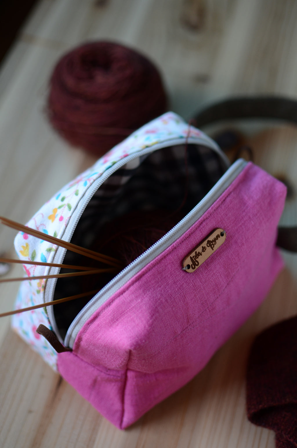 Small project bag for easy travel knitting/ magenta