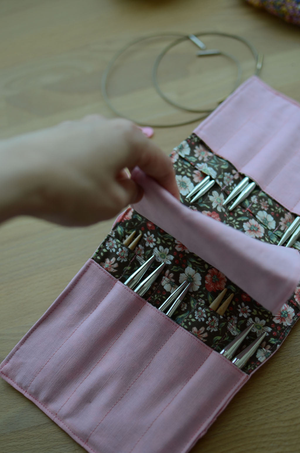 Roadtrip knitting needle case for travel knitters