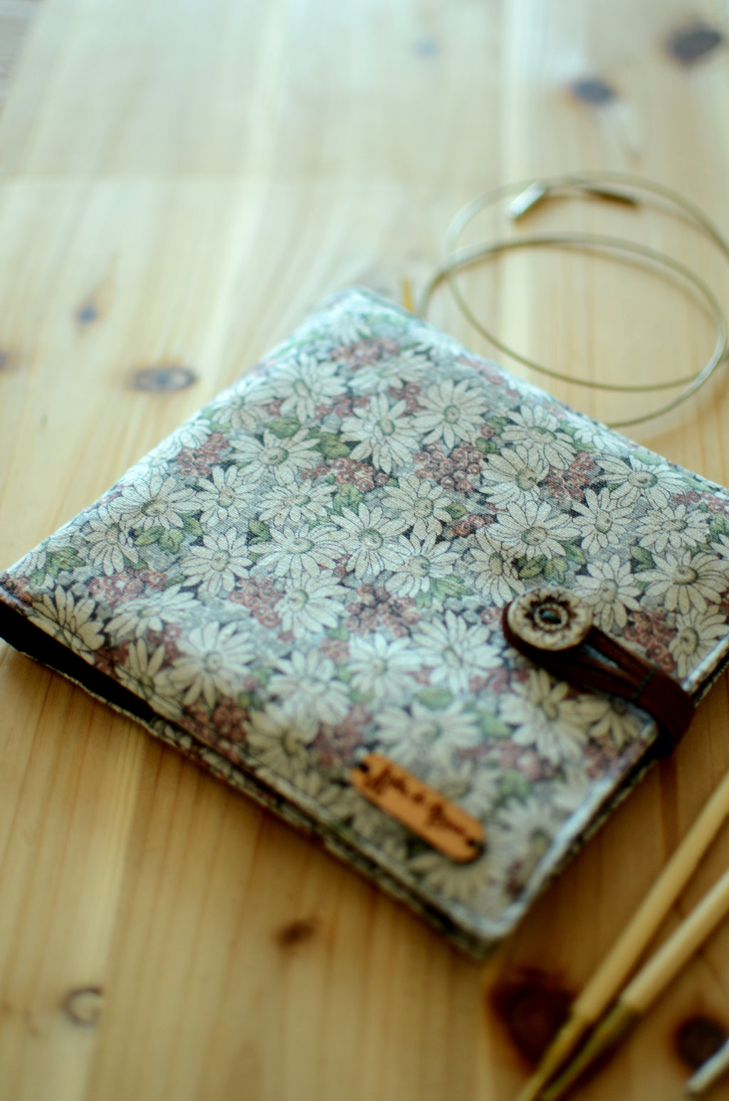 Interchangeable knitting needle case for more than a full set/ big knitting needle storage/ print on natrual linen