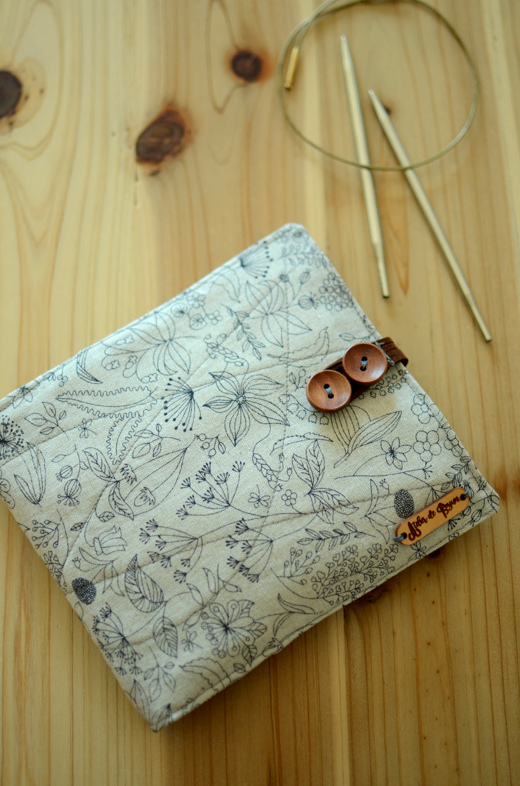 A perfect knitting needle case for many circular needle sets. Natural -  Atelier de Soyun