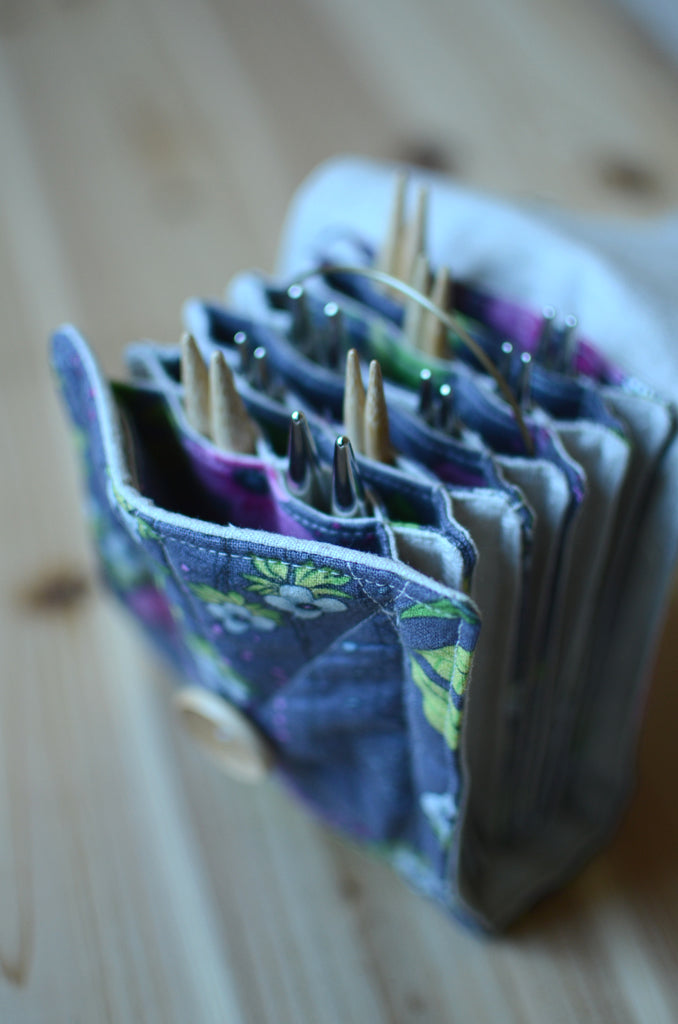 Circular knitting needle storage in mustard flower with many pockets a -  Atelier de Soyun