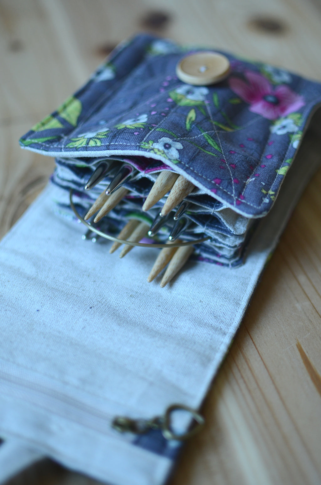 Knitting needle case for Interchangeable knitting needle set