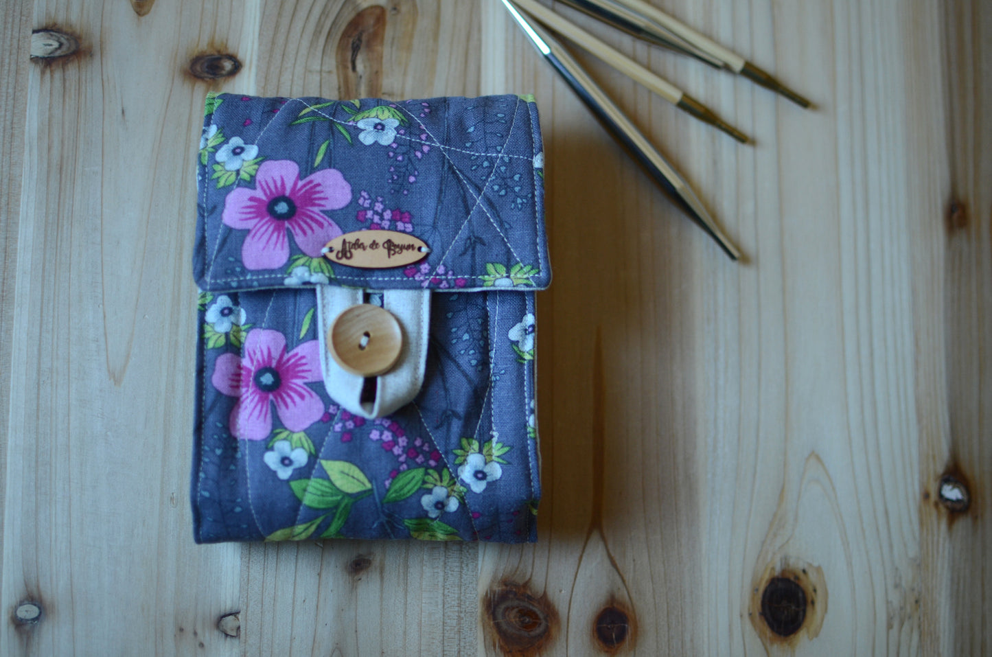 Knitting needle case for Interchangeable knitting needle set