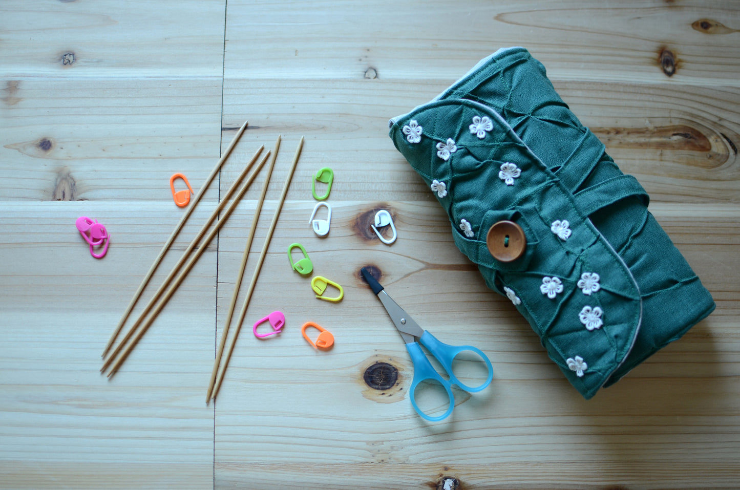 DPN knitting needle organizer in Spring Green