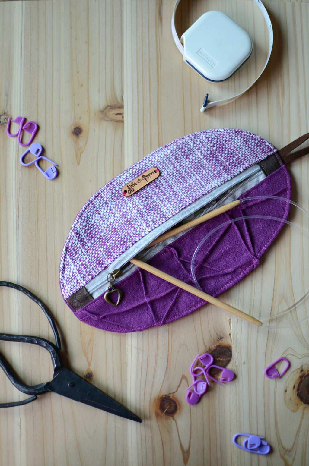 Mini knitting organizer in violet/ great for scissors, stitch markers, -  Atelier de Soyun