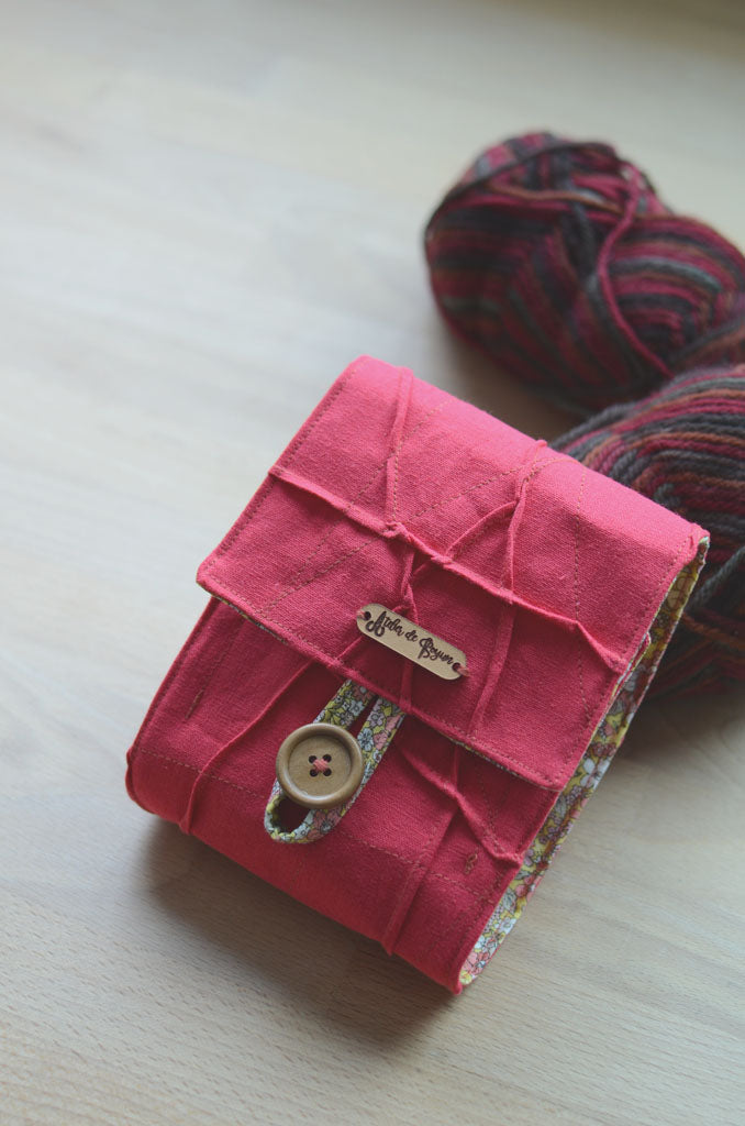 Interchangeable knitting needle case w/lots of pockets