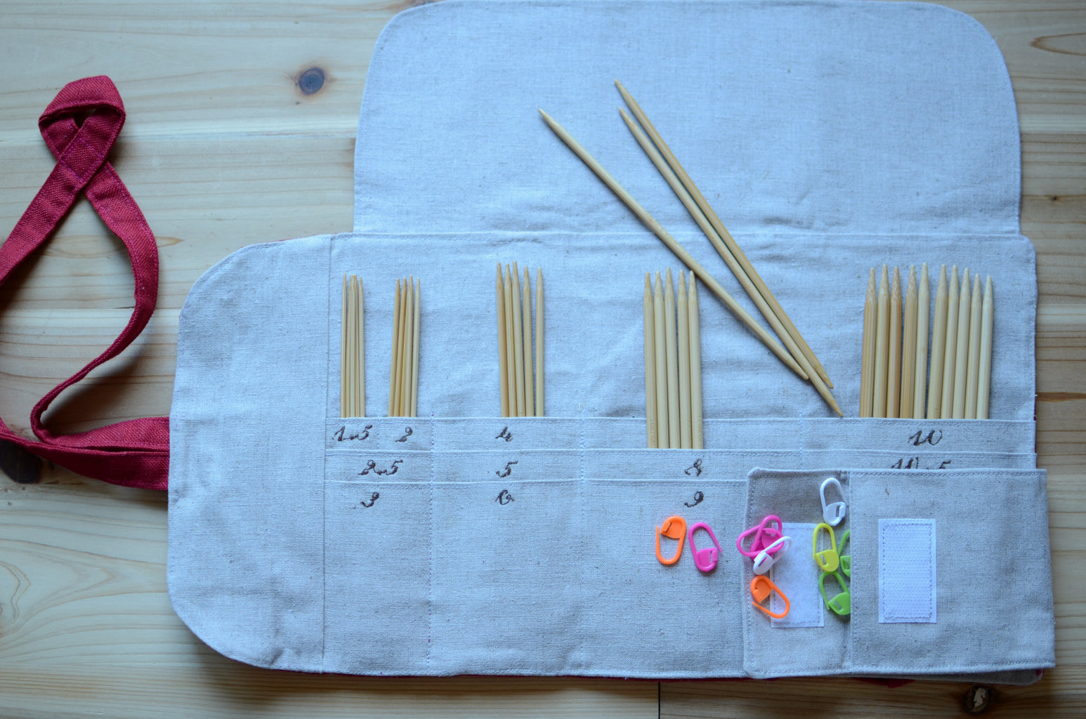 DPN knitting needle case in Cherry Red - Atelier de Soyun