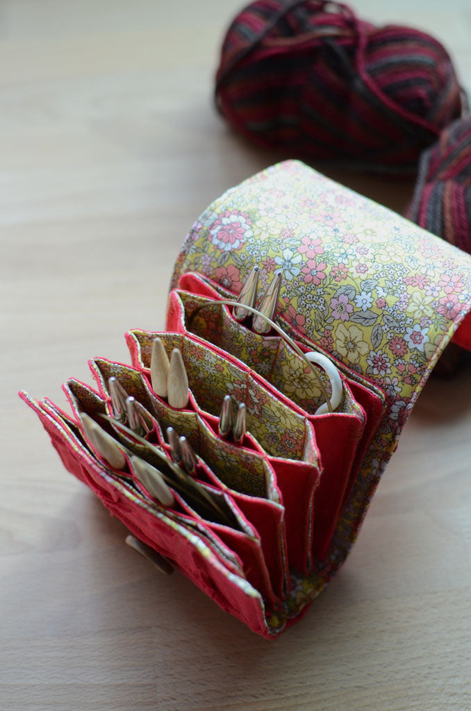 Interchangeable knitting needle case w/lots of pockets