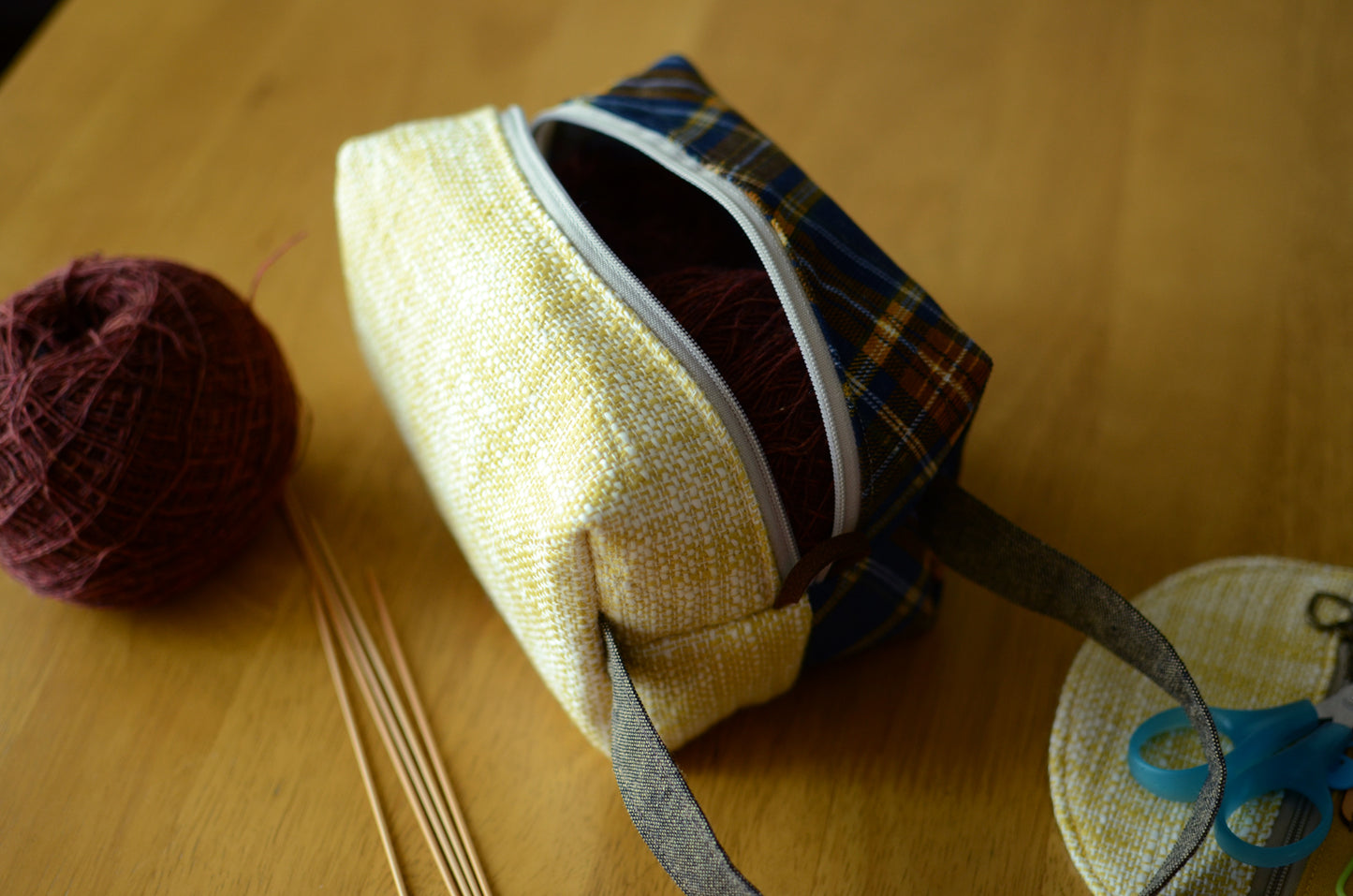 Sock knitting bag with handle