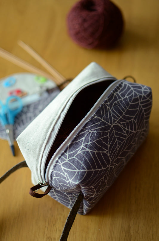 Project bag with carrying handle/ zipper box style