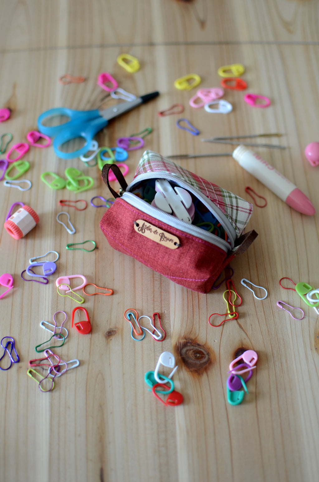 Perfect stitch marker/ progress keeper/ mini scissors pouch / Holiday check