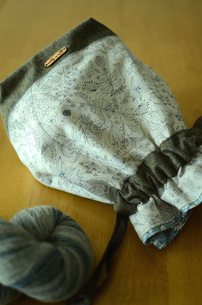 Project bag/ print on natural linen/ zipper pocket for accessories/ Print on Linen