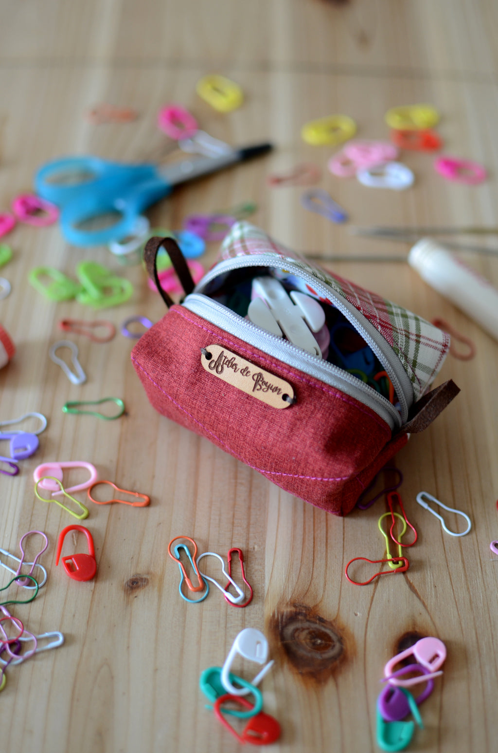 Perfect stitch marker/ progress keeper/ mini scissors pouch / Holiday check