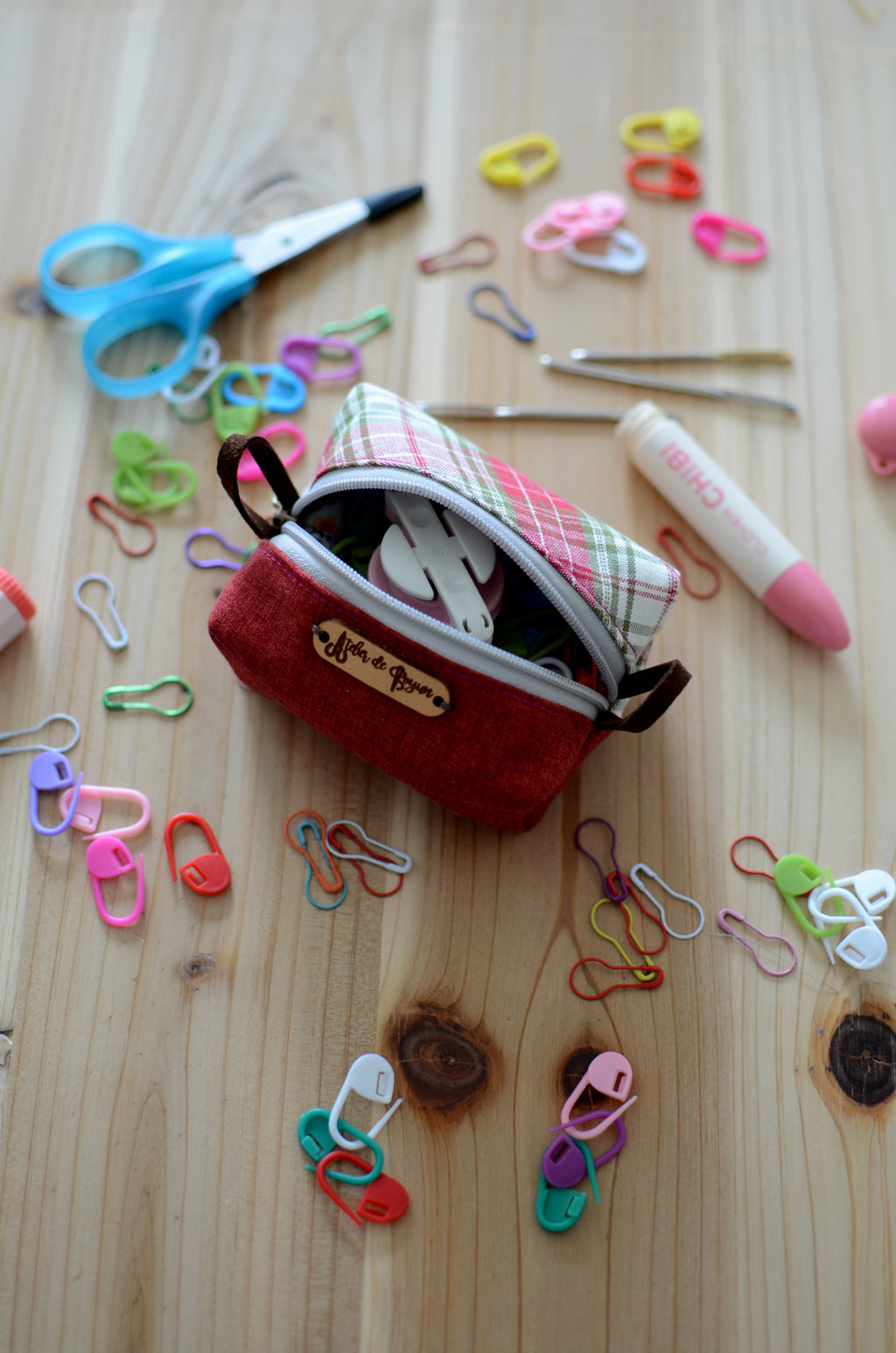 Perfect stitch marker/ progress keeper/ mini scissors pouch / Holiday check