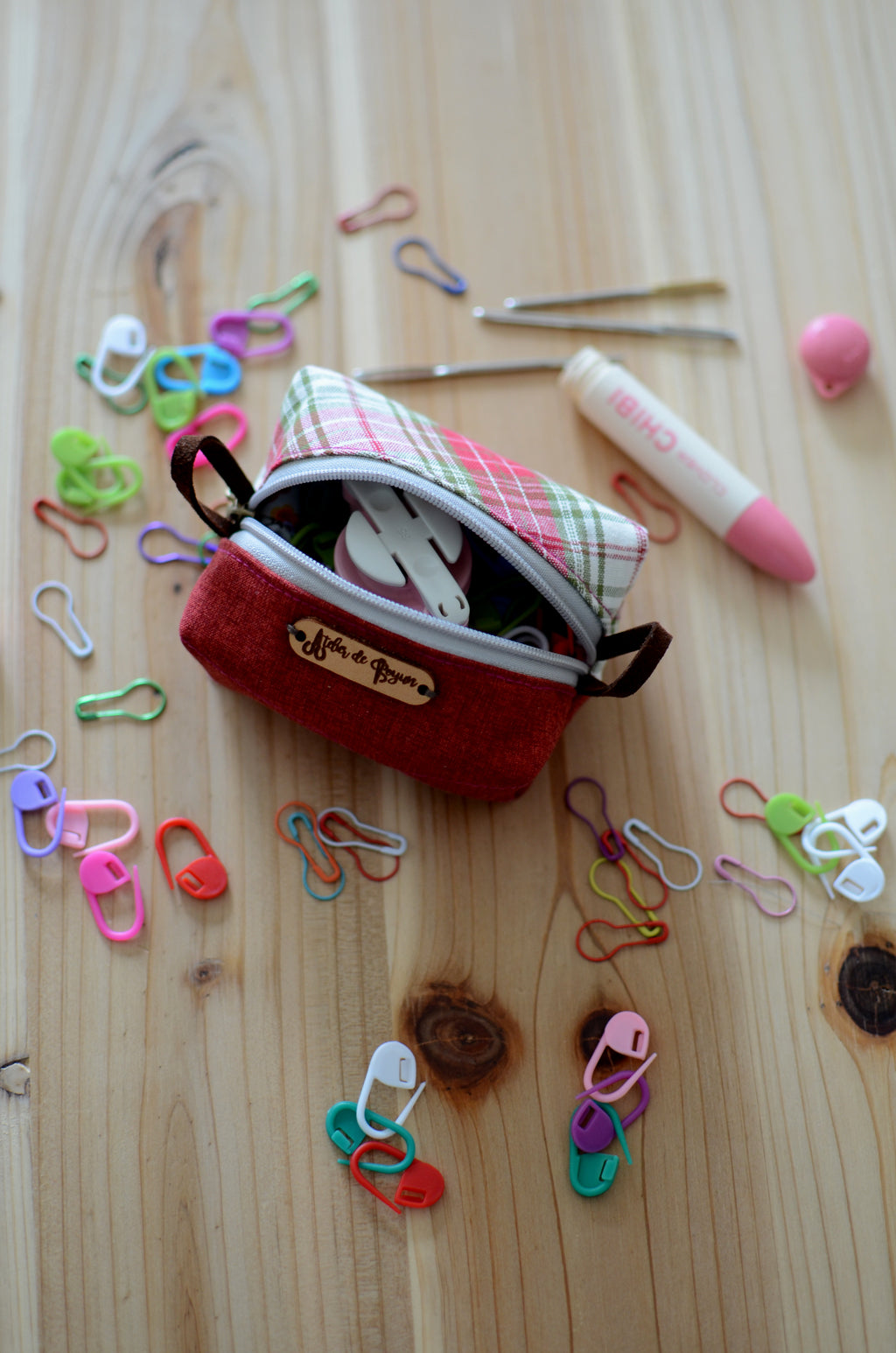 Perfect stitch marker/ progress keeper/ mini scissors pouch / Holiday check