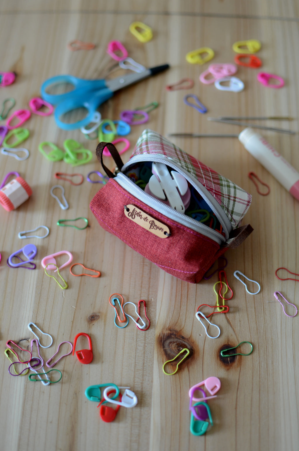 Perfect stitch marker/ progress keeper/ mini scissors pouch / Holiday check