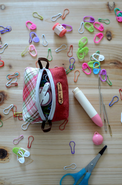 Perfect stitch marker/ progress keeper/ mini scissors pouch / Holiday check