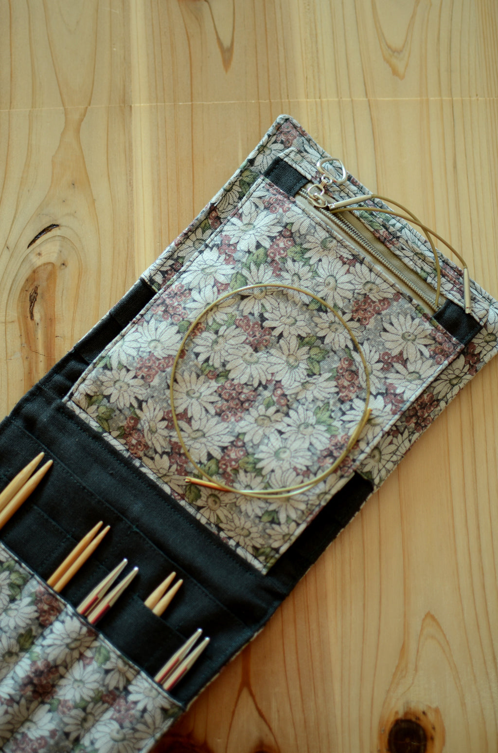 Interchangeable knitting needle case for more than a full set/ big knitting needle storage/ print on natrual linen